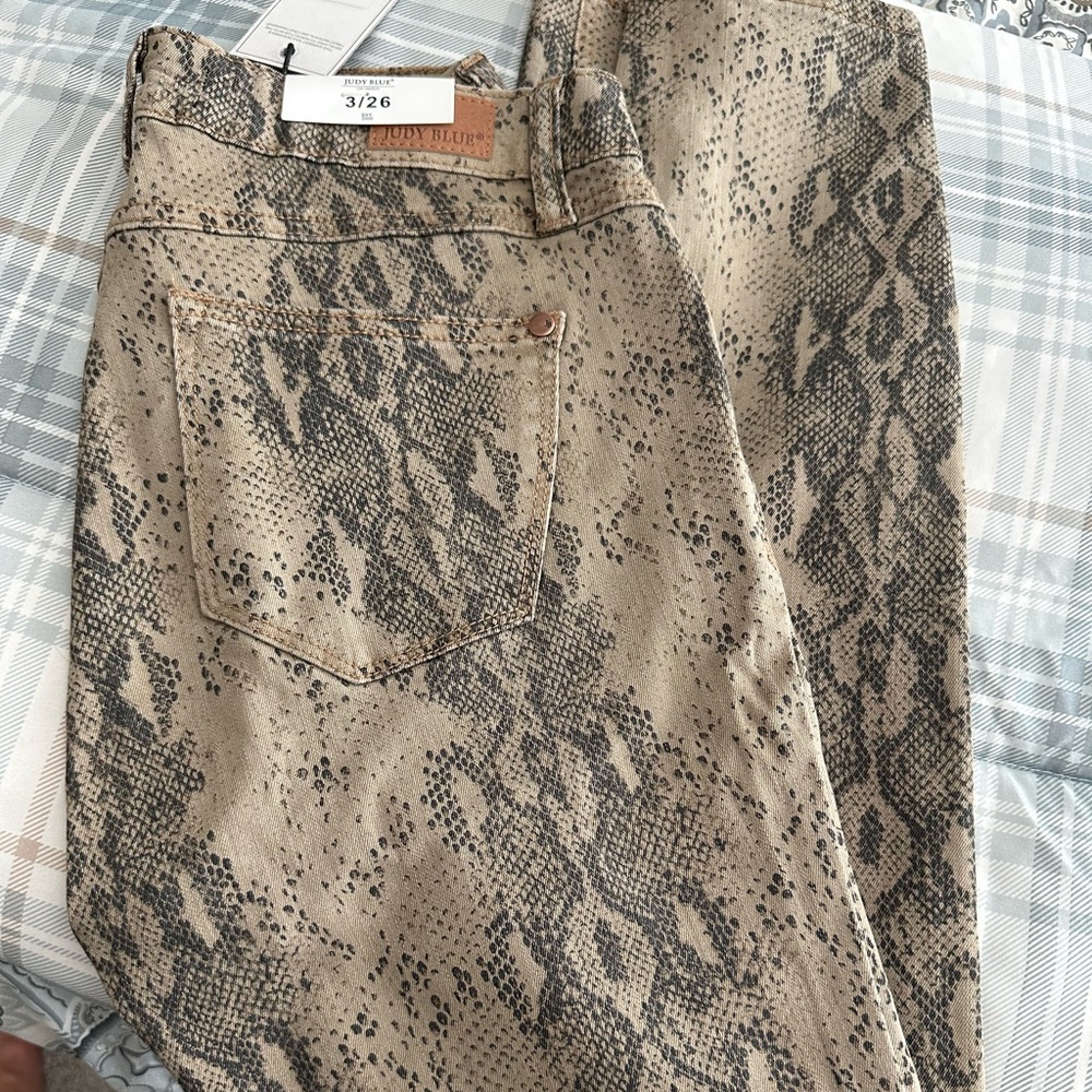 Judy Blue Jeans-snake print  -size 26